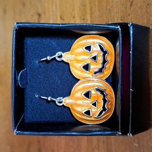 NIB Pumpkin Earrings